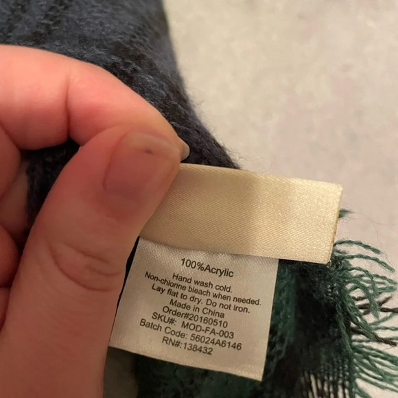 Plaid blanket ModCloth scarf - Picture 3 of 3